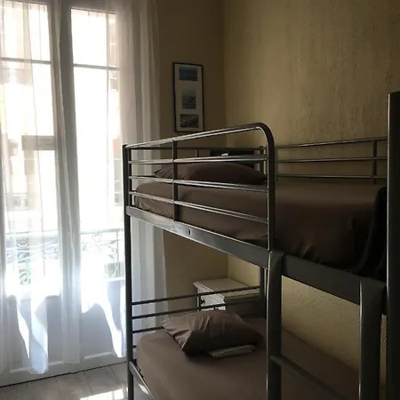 אכסניה Backpackers Chez Patrick